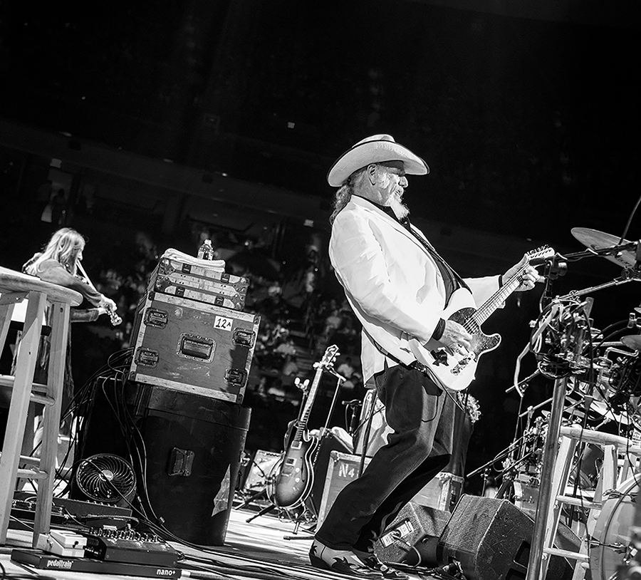 Asleep at the Wheel 1 Brazosport学院最近从其2022年春季加速德克萨斯VI Jumpstart采血项目中毕业了12名学生。学生们有幸在拜伦和桑德拉萨酒店(Byron & Sandra Sa)的得来速餐厅(drive- through)毕业