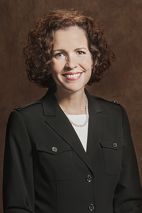 Distinguished Alumna Lucilla Henderson to speak at commencement 尊敬的校友Lucilla Henderson在毕业典礼上演讲