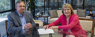 Brazosport College President Dr. Millicent Valek, right, and Brazosport Symphony Orchestra Council President Harold Nicoll recently signed a contract between The Clarion at Brazosport College and the Brazosport Symphony Orchestra Council. The BSO’s 2017-18 concert season begins Oct. 14 with the show, “Ladies & Gentlemen: The Beatles.” The performance is a tribute to the 50th anniversary release of Sgt. Pepper’s Lonely Hearts Club Band. For inquiries about BSO memberships and subscription tickets, call the Center for the Arts and Sciences at (979) 265-7661. For more information about upcoming Clarion events, call the Clarion box office at (979) 230-3156 or visit clarion.www.d-onis.com. BrazoSport College总统博士博士博士博士和巴西和巴西波斯波尼乐团议会哈罗德尼洛尔最近签署了BrazoSport学院的Clarion之间的合同