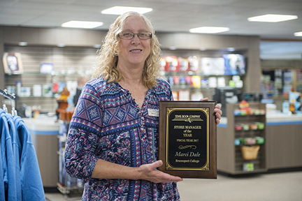 BC Bookstore manager wins prestigious award for second time BC书店经理赢得了第二次殊荣