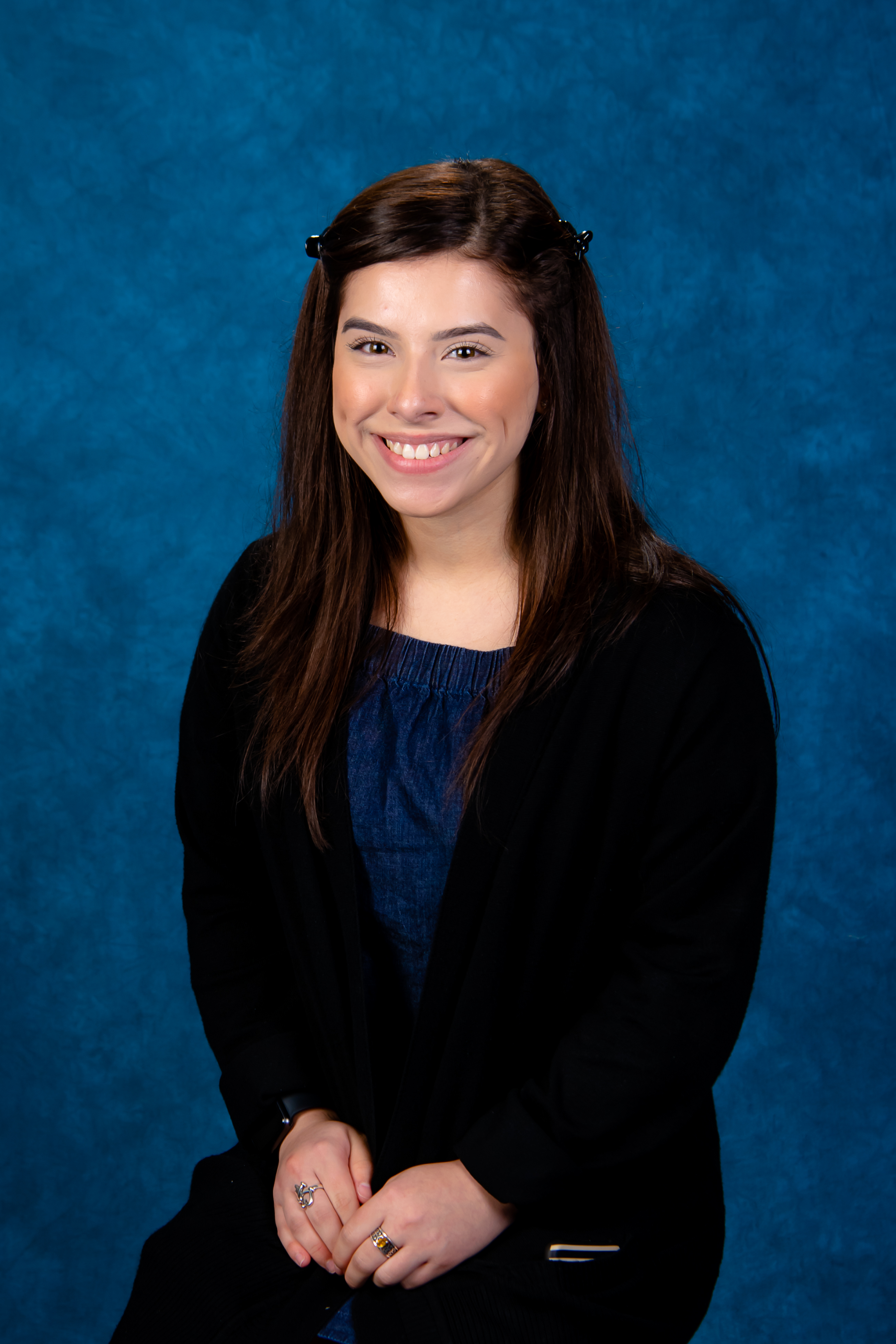 图书馆的Brianna Outram Aoa