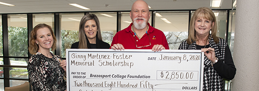 金妮·马丁内斯·福斯特奖学金