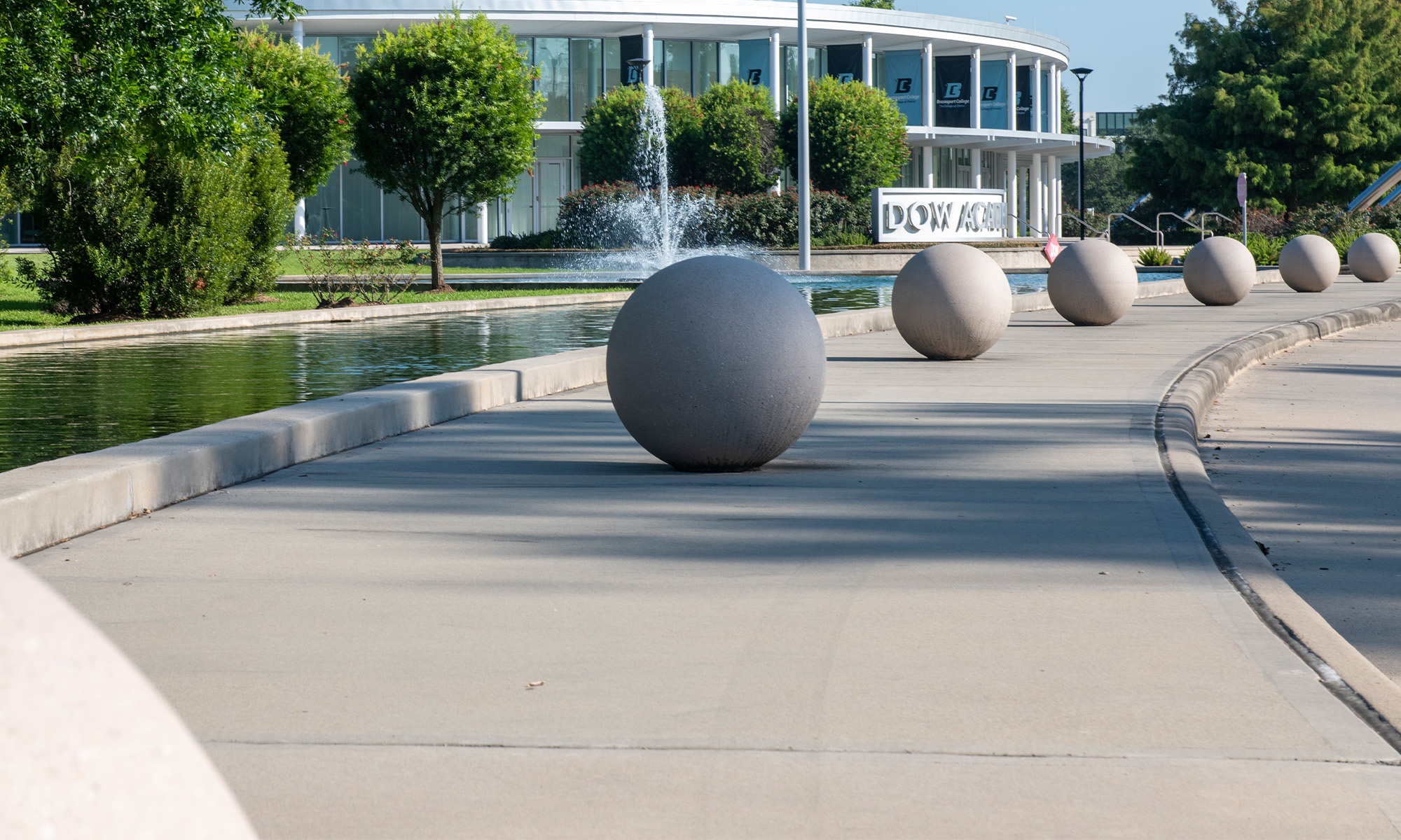 前门和道学术中心大楼