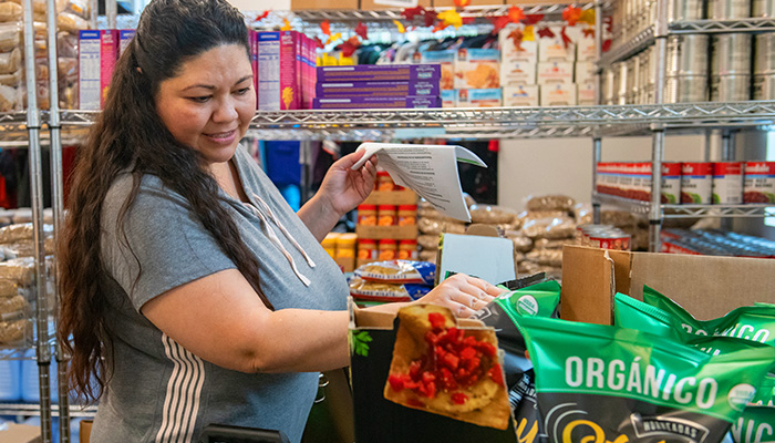 学生透视Gatormart学生食品库