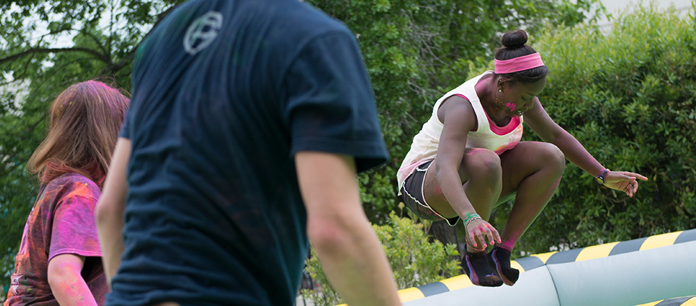 学生跳跃反弹室博弈Gator日