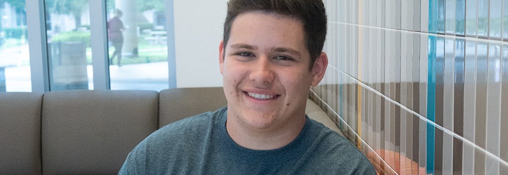 萨德勒大楼的学生